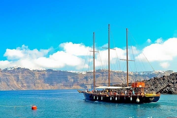 Day 06: Santorini - See Santorini in one day with King Thira